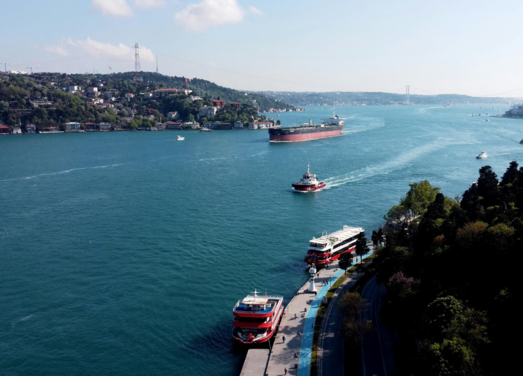 Negosiasi AS-Iran di Ujung Tanduk, Selat Hormuz Tetap Jadi Zona Rawan Bagi Kapal Indonesia - DuniaWarta.com 