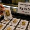Harga Emas Antam Hari Ini Turun Rp15.000 per Gram