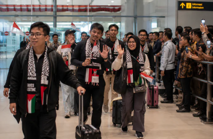 Sembilan WNI yang Dibebaskan Israel Dijadwalkan Tiba Besok di Indonesia