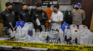 Polisi Bongkar Laboratorium Narkoba Etomidate di Townhouse Jakarta Barat