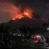 Gunung Semeru Kembali Erupsi Malam Ini, Awan Panas Guguran Capai Jarak 2 Kilometer