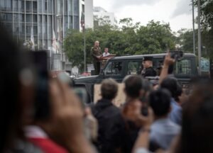 Menjelang Eksekusi Hotel Sultan, Kivlan Zen Tampil di Atas Mobil Komando saat Aksi Massa