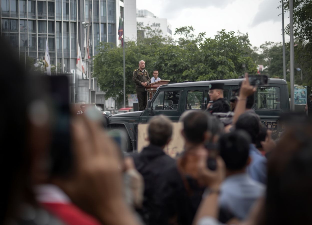 Menjelang Eksekusi Hotel Sultan, Kivlan Zen Tampil di Atas Mobil Komando saat Aksi Massa