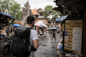 Rupiah Melemah, Apakah Wisatawan Asing ke Indonesia Akan Bertambah?