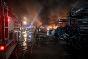 Kebakaran Gudang Pipa di Cikupa Belum Terkendali, Petugas Berjibaku Lebih dari 16 Jam