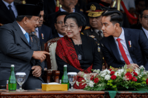 Prabowo, Megawati, dan Gibran Tertangkap Berbincang Hangat di Upacara Pancasila