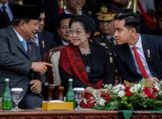 Prabowo, Megawati, dan Gibran Tertangkap Berbincang Hangat di Upacara Pancasila