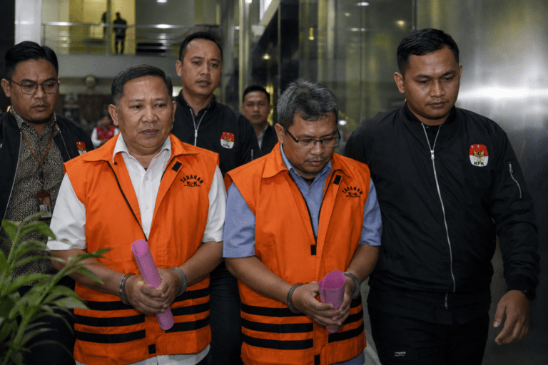 KPK Tahan Bupati dan Sekda Kuansing, Diduga Terlibat Suap Jual Beli Jabatan