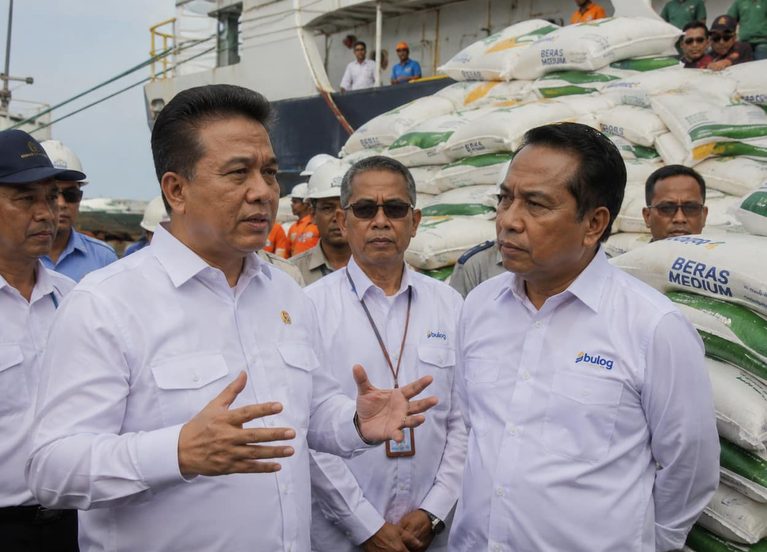 Pemerintah Pastikan Distribusi Beras Sampai Pelosok