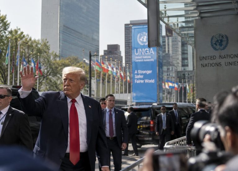 Trump Klaim Pembicaraan AS-Iran Mulus